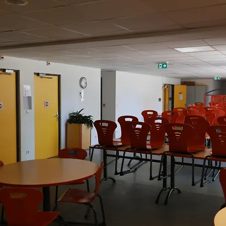 米卢斯青年旅舍 *