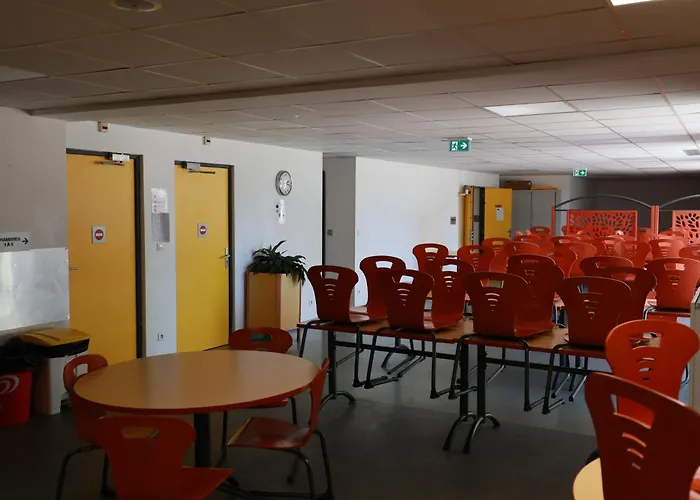 米卢斯青年旅舍 *